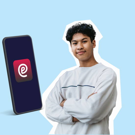 Ung mand og telefon med eReolens app